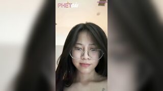 Thiên thần stripchat Keelin-18 cô gái gây nứng trong làng thủ dâm. Pha vỗ mông chắc l