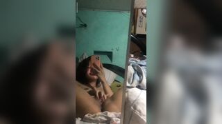 Móc trước gương