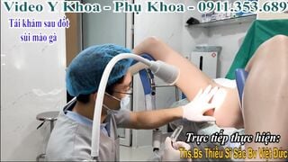 Cận cảnh bác sĩ banh cái lồn non tơ hồng hào của em gái mới lớn