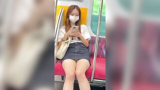 Quay lén em gái trên tàu bị phát hiện xong gạ xem hàng ai ngờ em cho xem thiệt