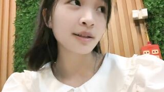 Em ko dùng app anh nhìn em nứng hum