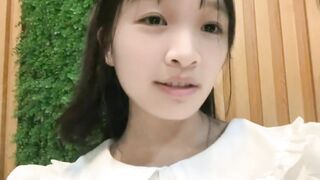 Em ko dùng app anh nhìn em nứng hum