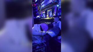 Đi karaoke được em nhân viên mới lớn bú cặc trực tiếp trong phòng sướng vl ra