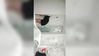 Quay lén bé học sinh tắm