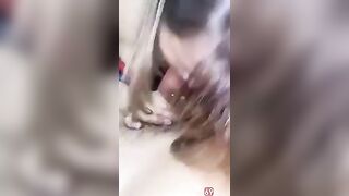 Độc lạ, Thử thách dơ cu trước mặt con bạn thân được nó bú kẹp vú sướng vl