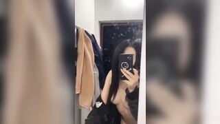 Đụ con bạn thân xinh xắn mặt dâm trước gương cực phê