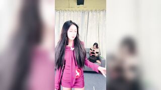 Mấy Bé Bên TikTok Trung Quốc Giờ Nhận Cả Kèo Tụt Quần Áo Nháy Sexy Trên Live. Phần 3 2