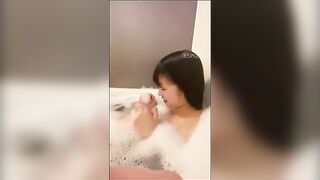 Em gái nhật đi tắm cũng bị con bn thân lén quay