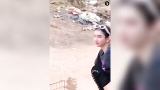 Em gái đái bậy dâm đãng