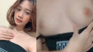 Trương Diễm My 2ka9 Nữ Sinh Ti Hồng Vú Căng Show Hàng Cười Cực Tươi
