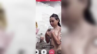 Em học sinh *** tên Chi show tắm