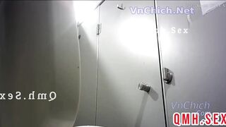 Hot tiktoker Như Lê lộ clip bị quay lén lúc đi đái lau bím