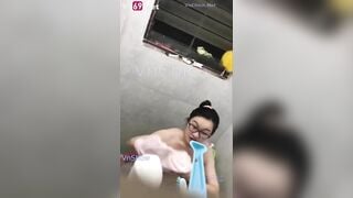Những khoảnh khắc đang quay lén thì bị phát hiện