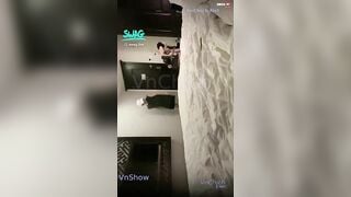 Clip sex Tàu khựa qua việt nam chơi gái còn livestream trên SWAG live - Phần 3