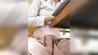 Em sinh viên nhét toy public quán nước