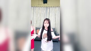Mấy Bé Bên TikTok Trung Quốc Giờ Nhận Cả Kèo Tụt Quần Áo Nháy Sexy Trên Live. Phần 5
