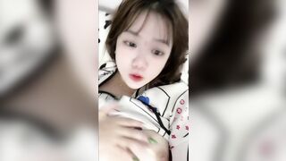 Con đĩ nứng lồn vừa xoa lồn vừa tâm sự mỏng