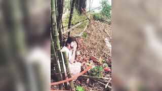Cho con bồ về quê chơi mà bắt nó nhịn tè lâu quá