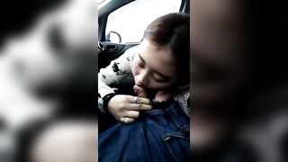 Gạ e học sinh lên oto r đèo ra ngoại ô bú cu lút cán thì bị phát hiện