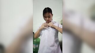 Em học sinh ngon, nhưng em móc lồn hơi nhiều 2