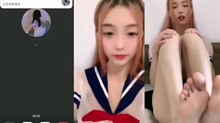 Mua dâm call video với em học sinh siêu xinh