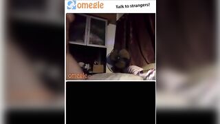 Em rau xinh Châu Á show hàng người lạ
