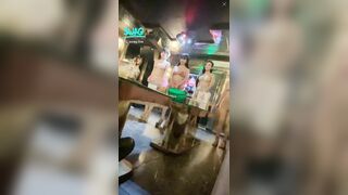 Thác loạn, Sếp lớn gọi 3 e nhân viên djt nhau nhét bia vào lồn ở karaoke