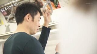 Ông chồng thích nhìn vợ bị địt trên xe buýt phần 1