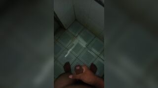 Nứng quá nên thủ dâm 1mik