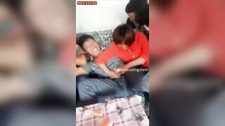 Anh Zai Chưa Vợ Bị 4 Con Mụ Già Quây *** Trông Khổ Vl