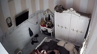 Hai vợ chồng được ngày nghỉ hở ra lại địt nhau cho sướng lại bị hách cam