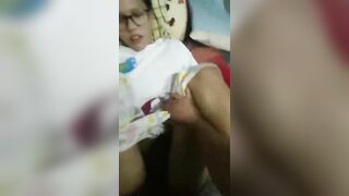 Loạn luân cha dượng địt con gái mới lớn khi ở nhà một mình sướng vl ra