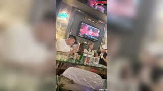 Thác loạn phòng vip Karaoke tay vịn ở VN -  đi Karaoke là phụ địt nhau mới là chính