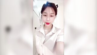Gái Xinh Đeo Kính Thủ Dâm