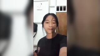 Lấy cà tím dài 20 cm thủ dâm em học sinh chubby vú to lồn múp dâm đãng