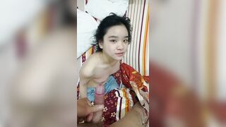 Địt con bạn thân mới lớn quay rõ mặt cho ae thẩm