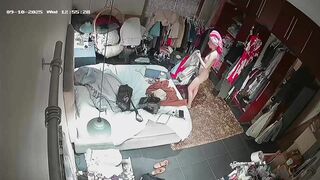 lại tiếp tục em tây