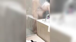 Chỉ là tắm thôi không làm gì đâu😋🤭