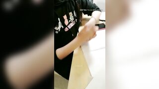 Em gái mới lớn đang học bài mà anh cứ này nọ không để yên cho em học