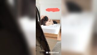 E đĩ của anh