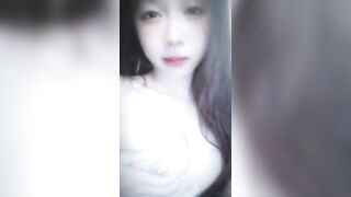 Gái xinh show vú 3