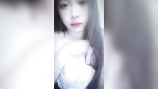 Gái xinh show vú 3