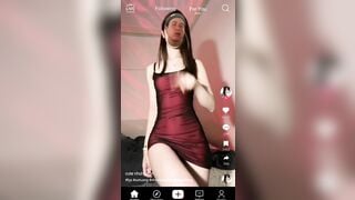 Các em gái VN nhảy TikTok nude