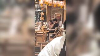 Cái tay ấy đang làm gì?