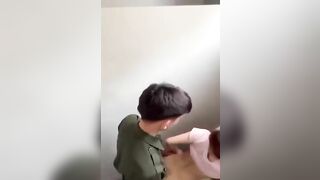 Thằng bạn cùng đơn vị được em méng đến thăm