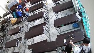 Học sinh vô tư quan hệ trong lớp học