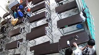 Học sinh vô tư quan hệ trong lớp học