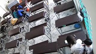 Học sinh vô tư quan hệ trong lớp học
