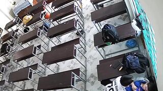 Học sinh vô tư quan hệ trong lớp học