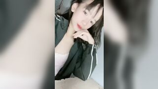 em học sinh quay tiktok show vú cực cuốn